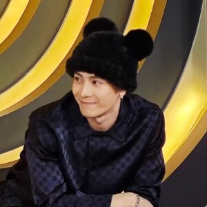 （B）Warm Knit Hat