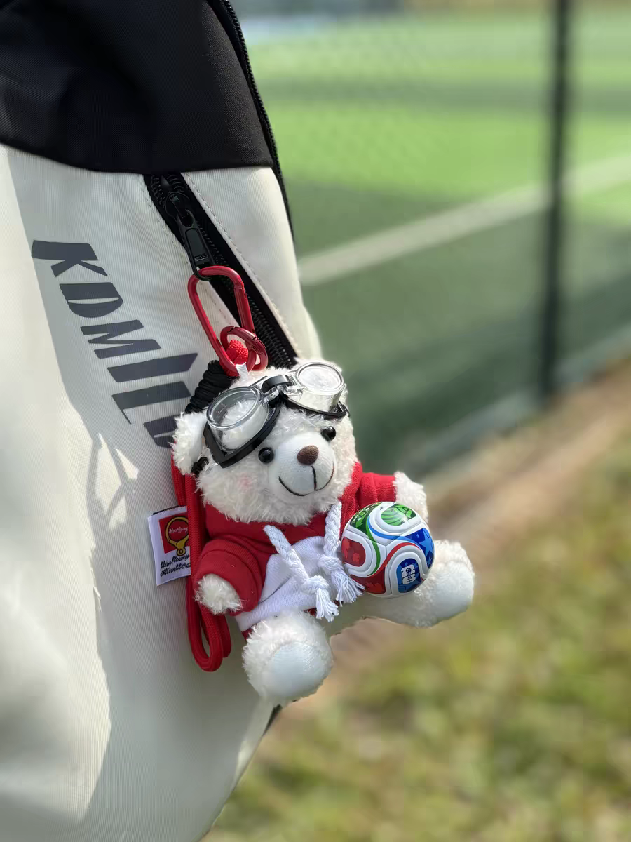 A.(A).The World Cup Bear Pendant(世界杯小熊挂件)