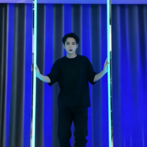（B）Doorframe Dance